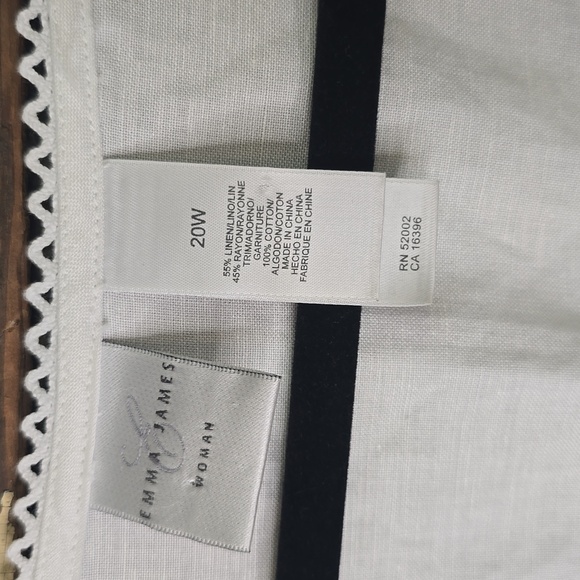 Emma James White Sleeveless Pleated Blouse With Lace & Side Zipper, Size 20W - Picture 3 of 5